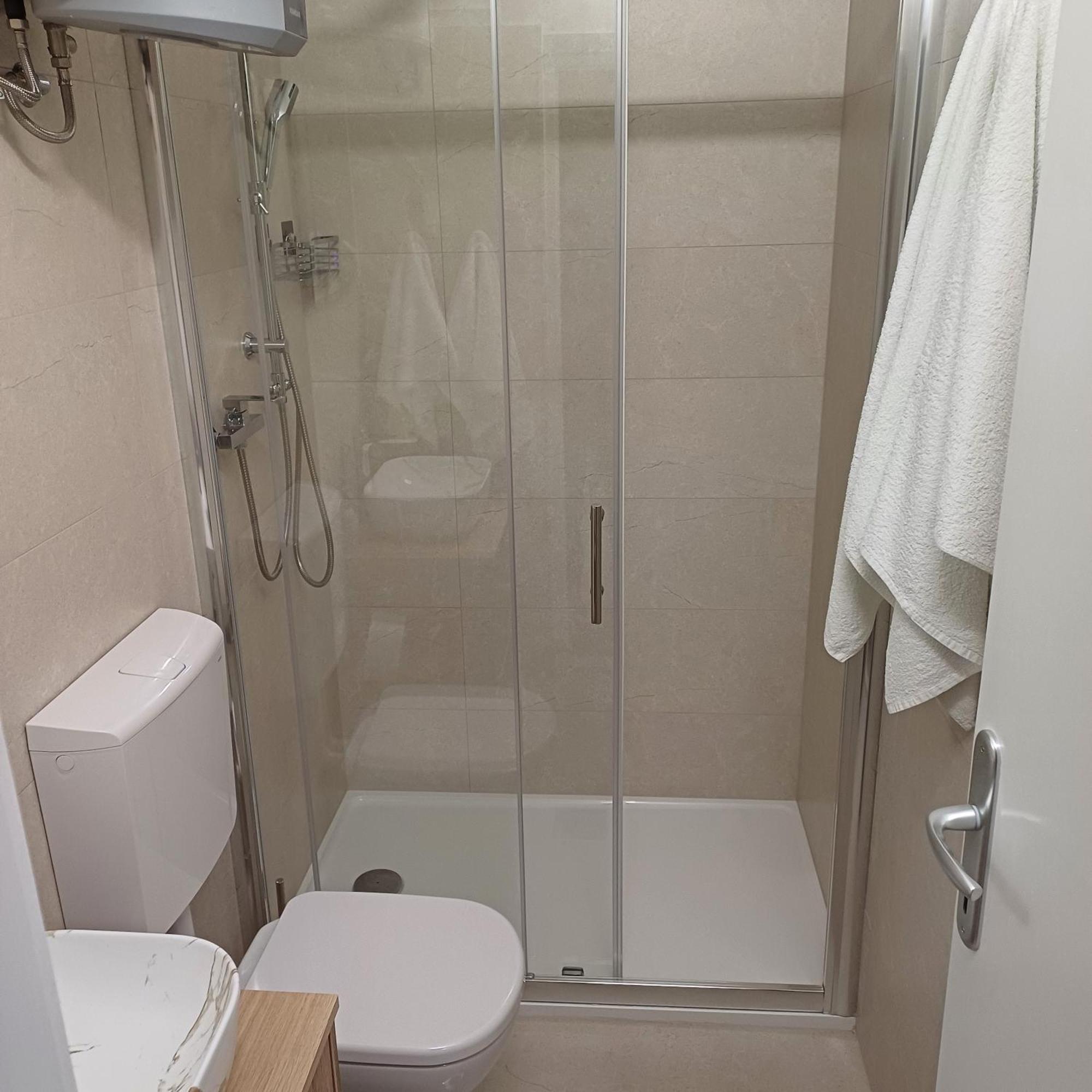Rooms Kvestic ดูบรอฟนิก ภายนอก รูปภาพ