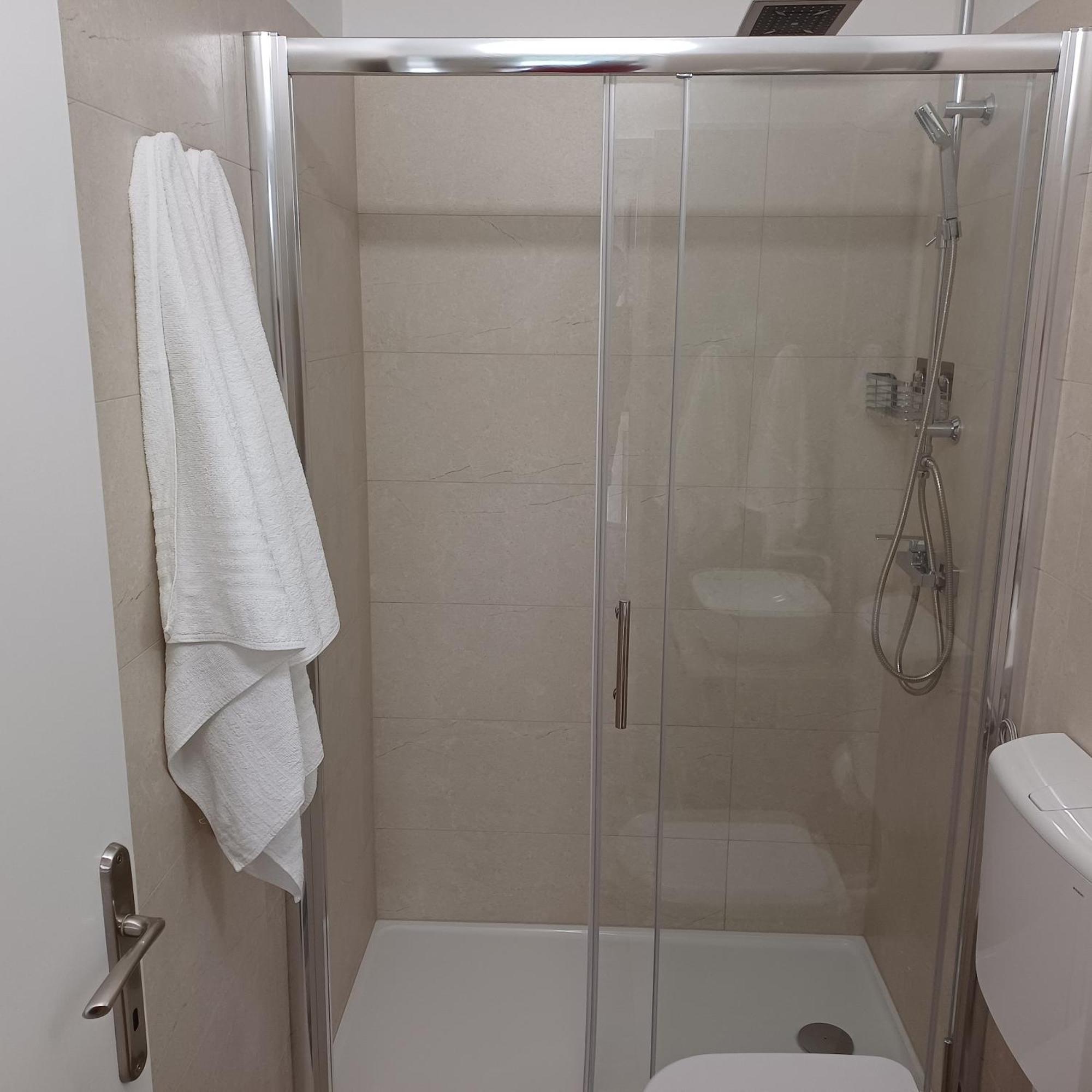 Rooms Kvestic ดูบรอฟนิก ภายนอก รูปภาพ