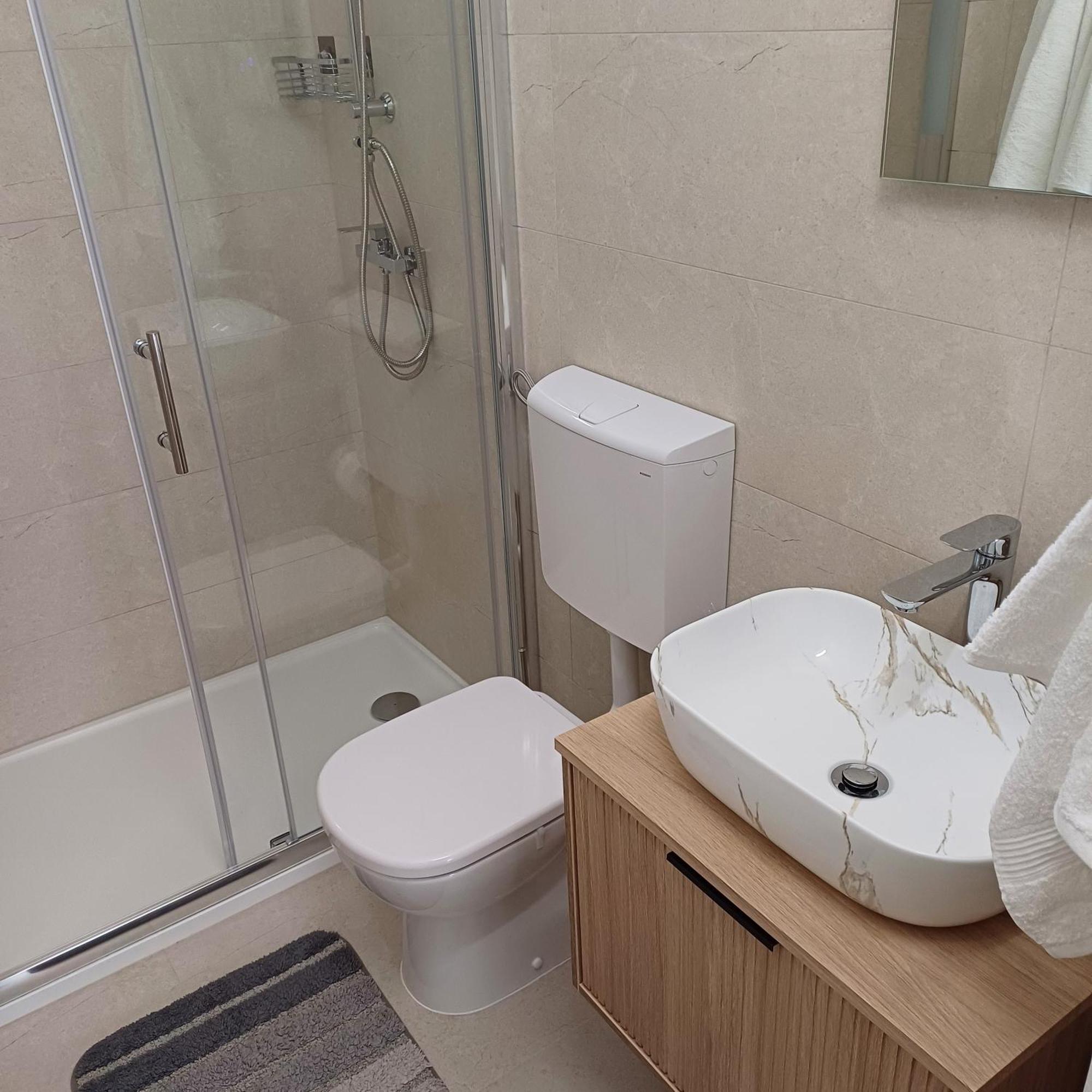 Rooms Kvestic ดูบรอฟนิก ภายนอก รูปภาพ