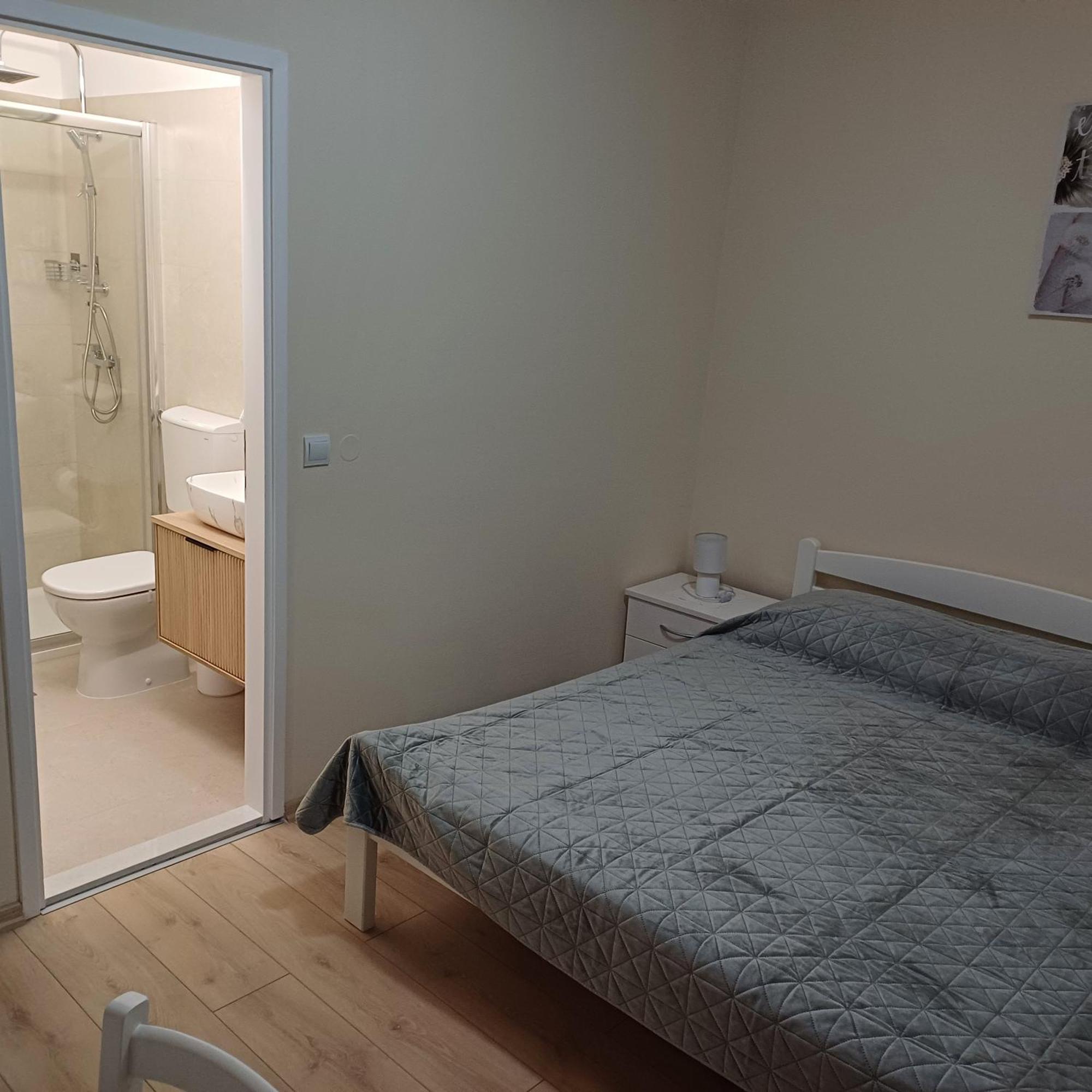 Rooms Kvestic ดูบรอฟนิก ภายนอก รูปภาพ