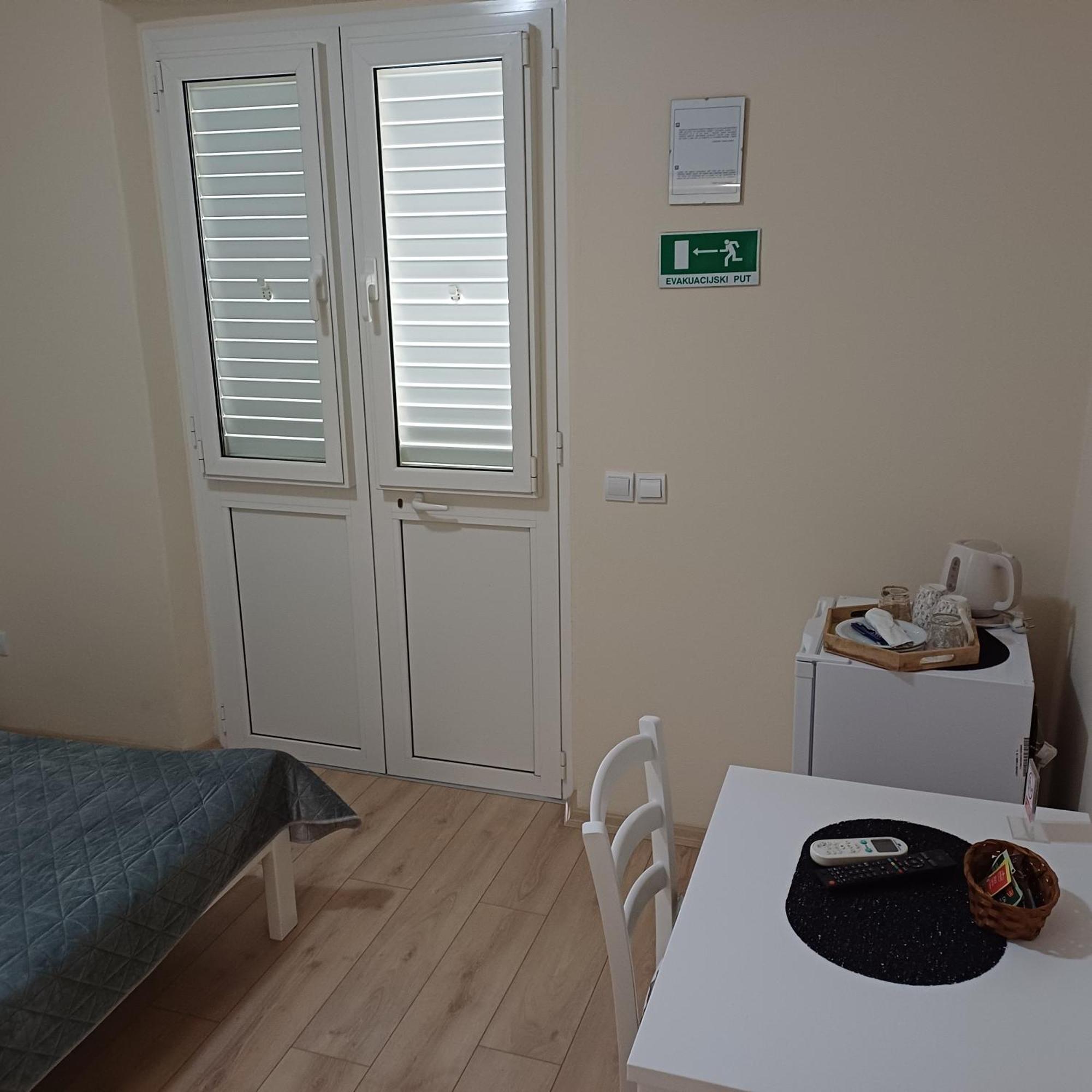Rooms Kvestic ดูบรอฟนิก ภายนอก รูปภาพ