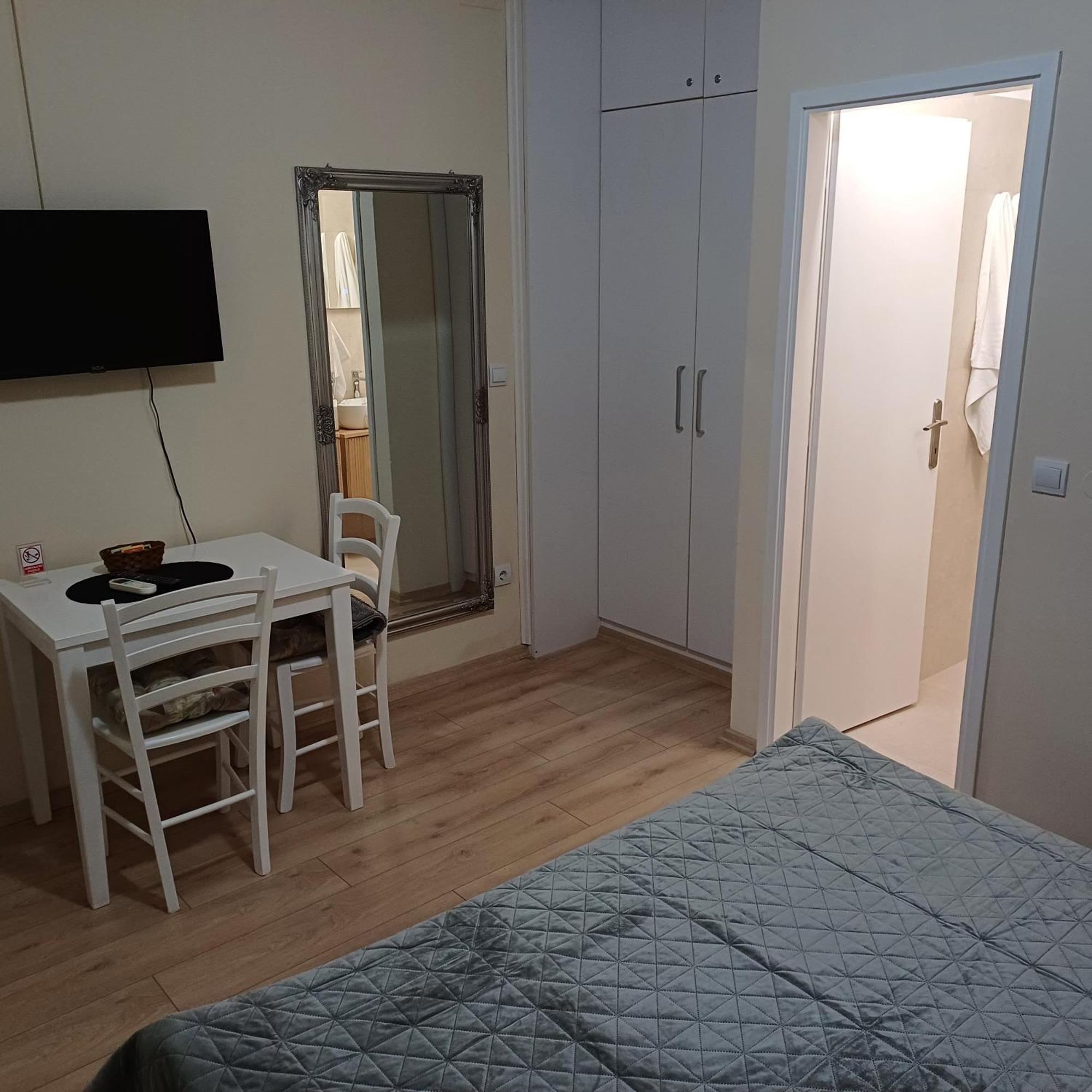 Rooms Kvestic ดูบรอฟนิก ภายนอก รูปภาพ