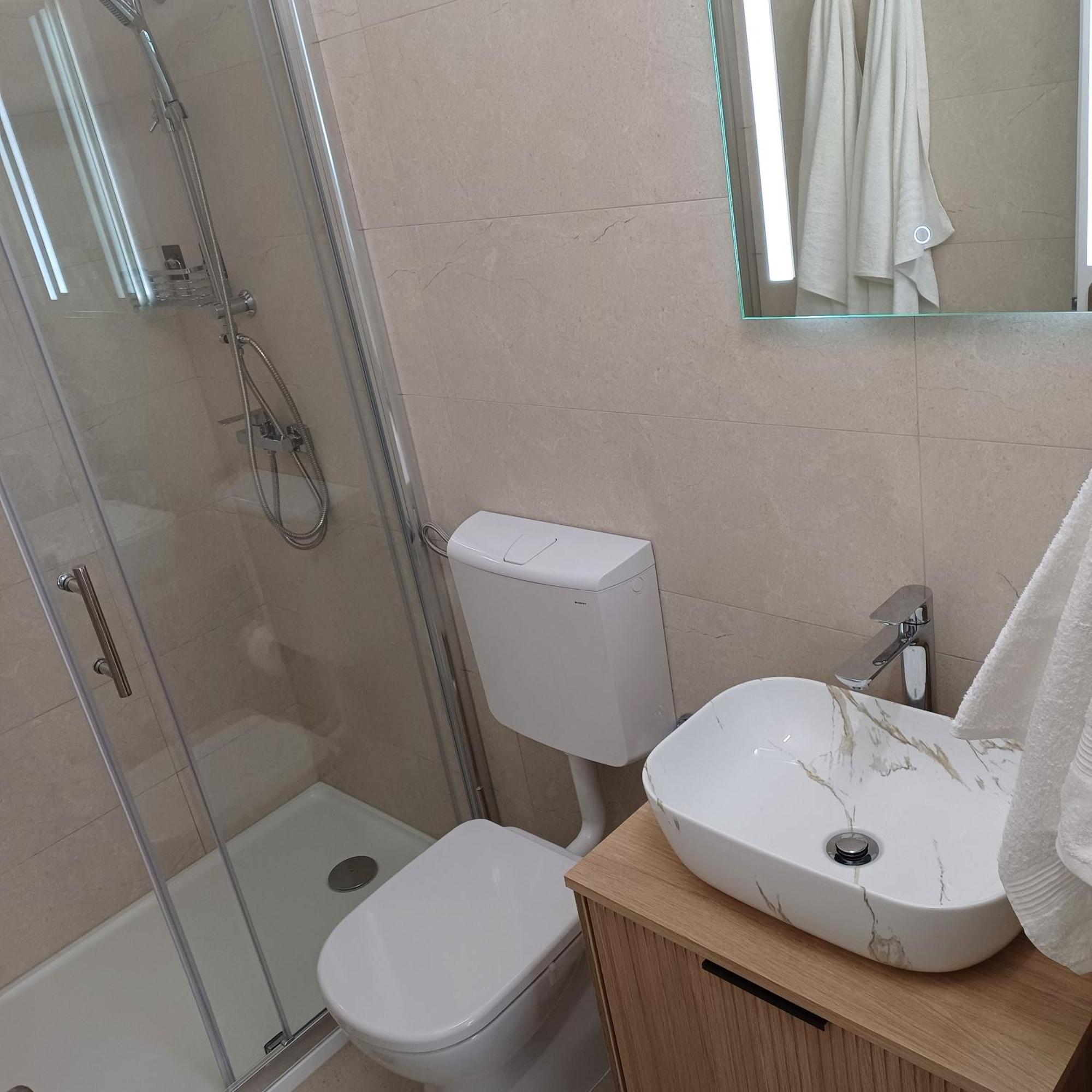 Rooms Kvestic ดูบรอฟนิก ภายนอก รูปภาพ